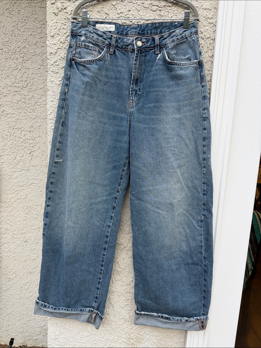 ZARA Women's Med Wash High Wash Baggy Fit Cuff Denim Jeans
Women's Size 6